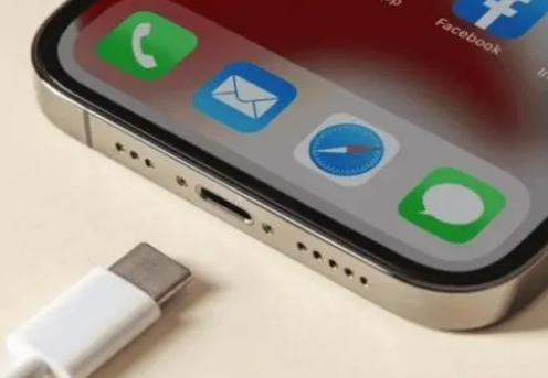 岳麓苹果15维修分享iPhone15改USB-C接口后能和安卓用户互借充电器吗